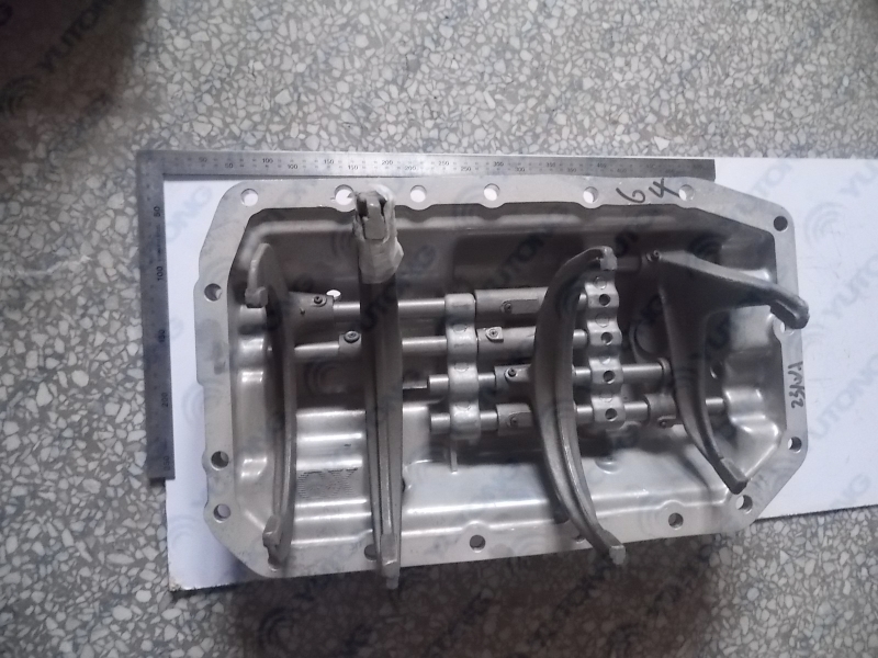 Transmission upper cover assembly
