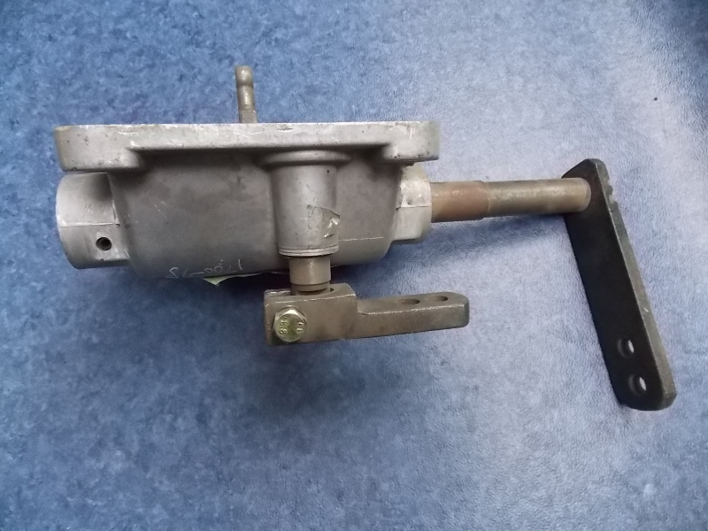 Transmission top cover assembly; can be replaced by 1701-01387