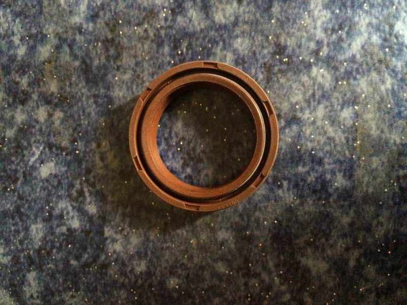 Shift shaft oil seal; 28.5*40*10-2