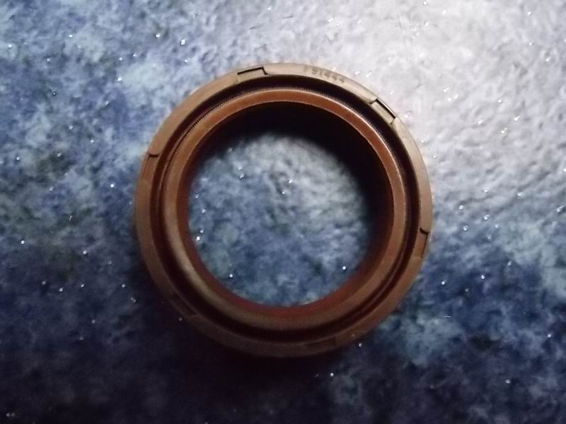Shift shaft oil seal; 28.5*40*10