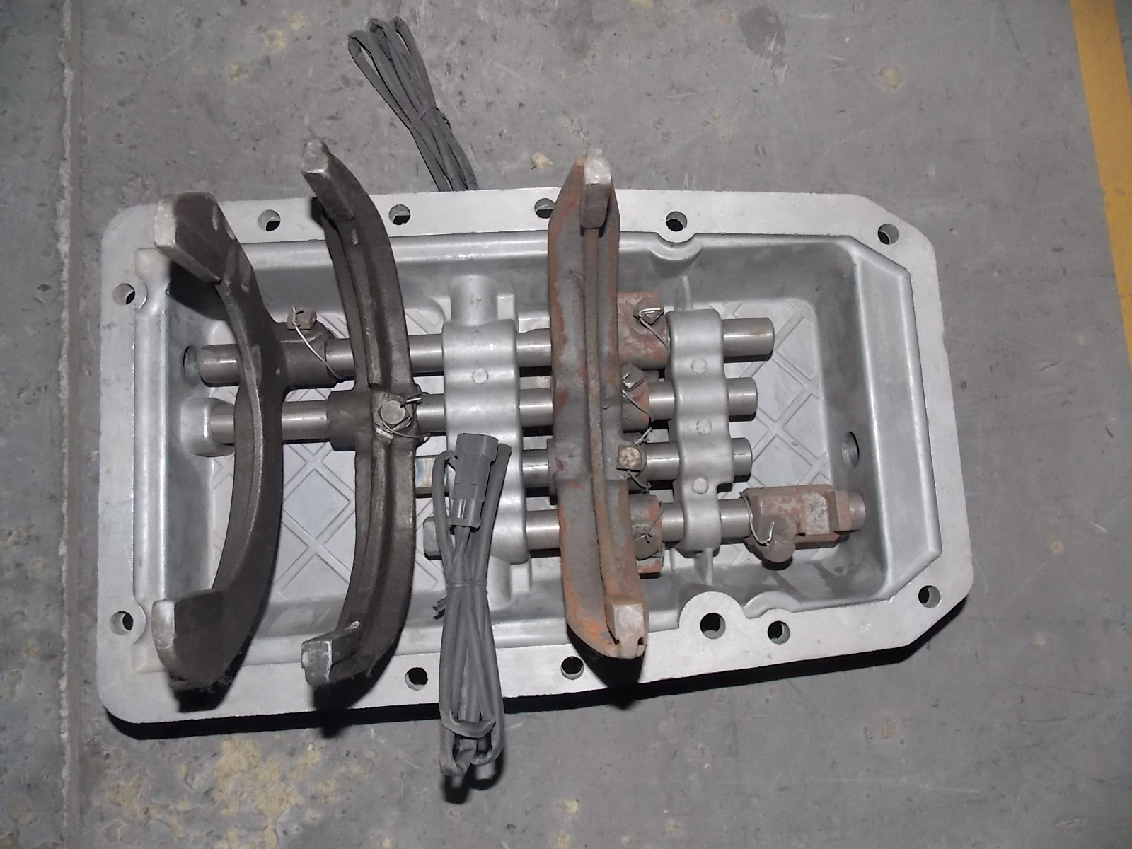 Верхняя крышка коробки передач в сборе-2