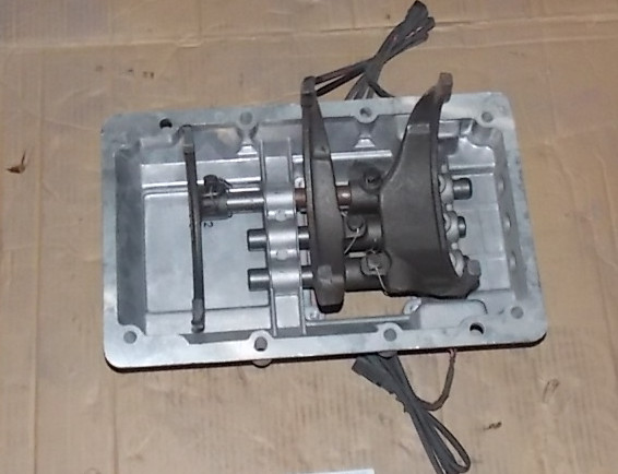 Transmission upper cover assembly
