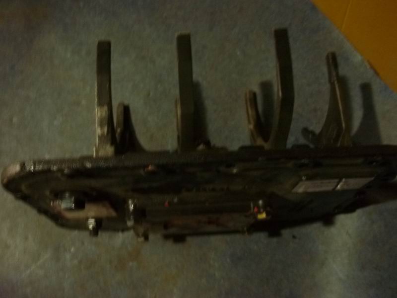 Transmission upper cover assembly; reverse gear fork foot opening distance 140