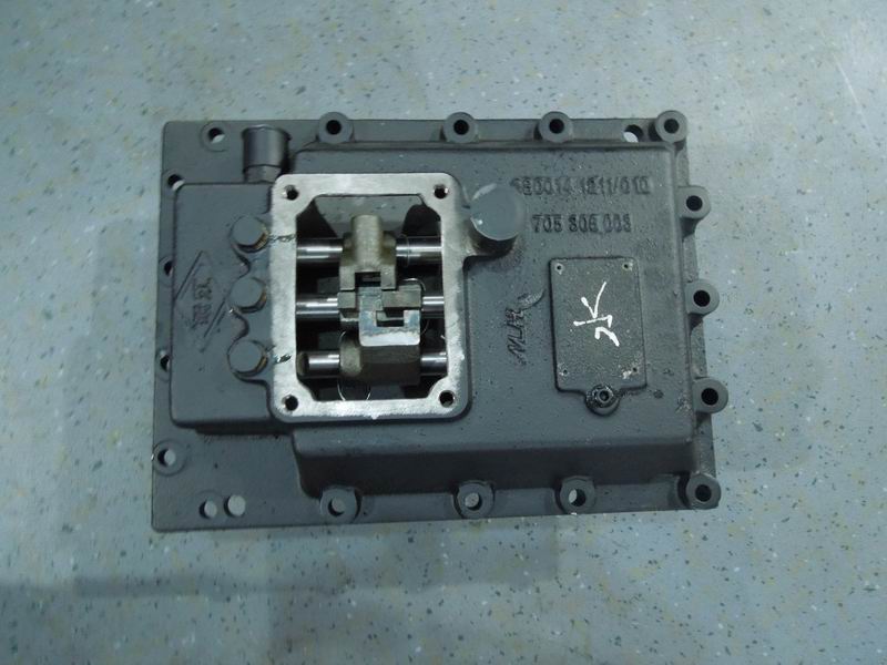 Transmission upper cover assembly