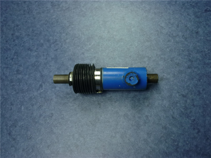 Separate oil cylinder; used 2100-00315 generations-3