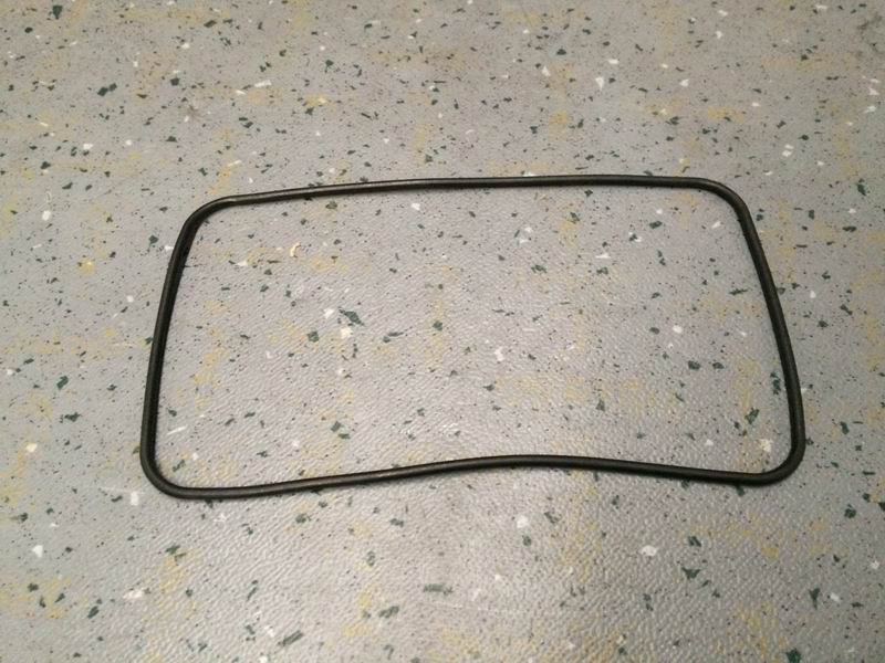 Sealing gasket; for cover seat