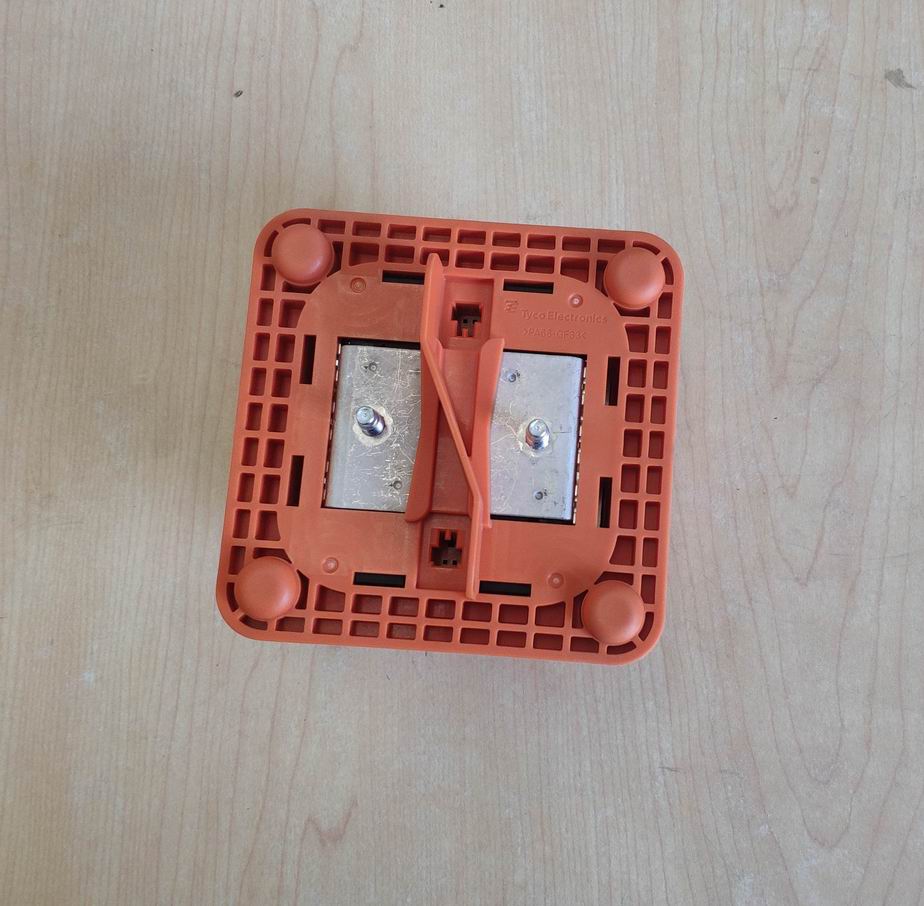 Maintenance switch base; 630A-3