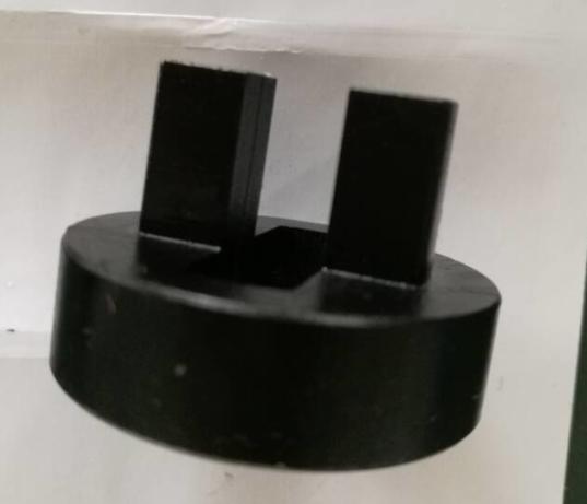 Metal connecting block