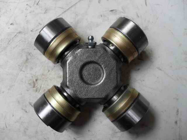 Поперечный вал трансмиссии; удалил так же, как 2214-00010