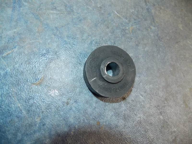 Vibration-absorbing round rubber pad for transmission shaft