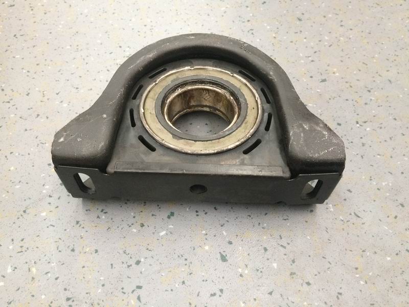 Drive shaft intermediate support