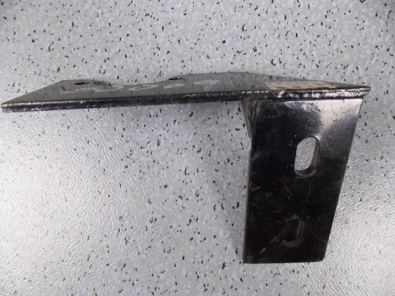 L-shaped reinforced iron plate