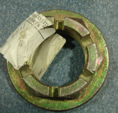 Фланцевая гайка