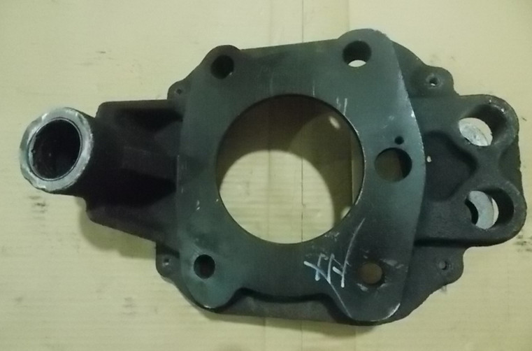 Опорная пластина переднего тормоза в сборе, левая