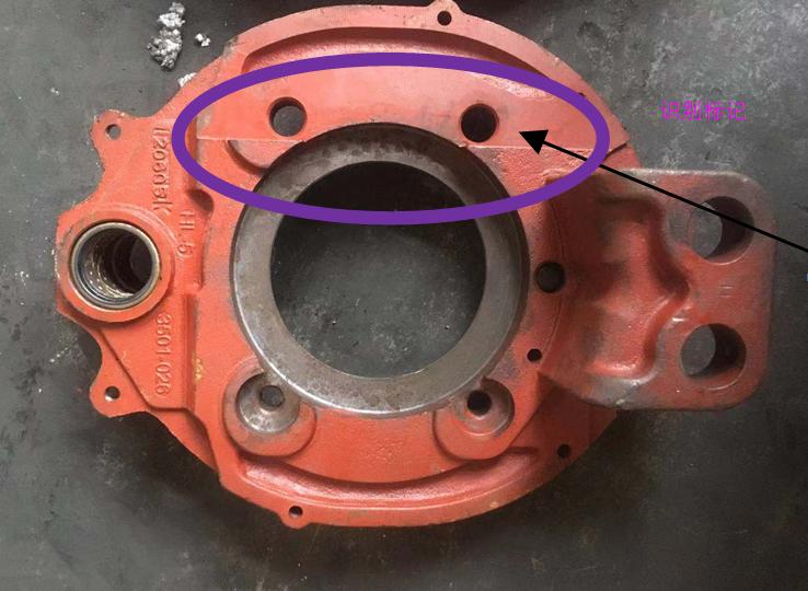 Опорная пластина переднего правого тормоза в сборе