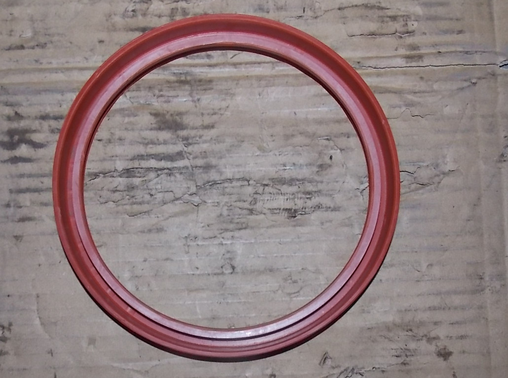 Сальник заднего колеса