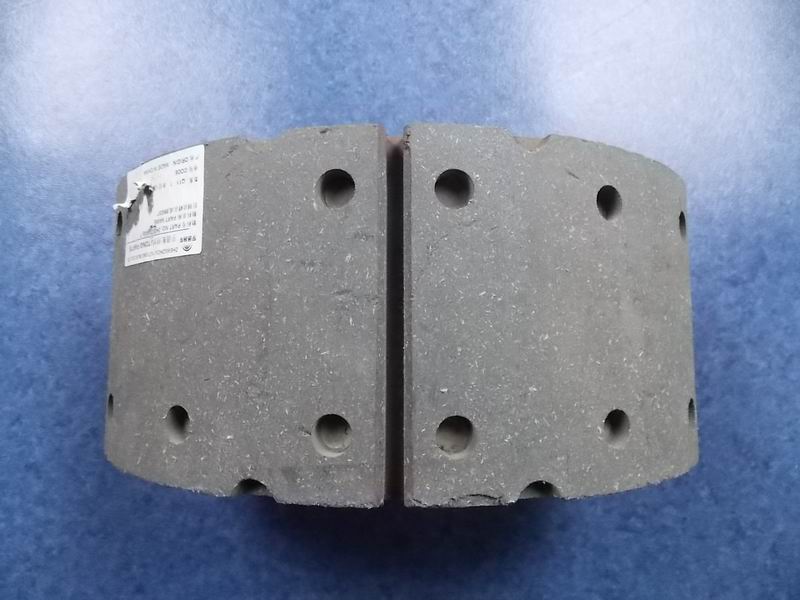 Rear brake shoe assembly