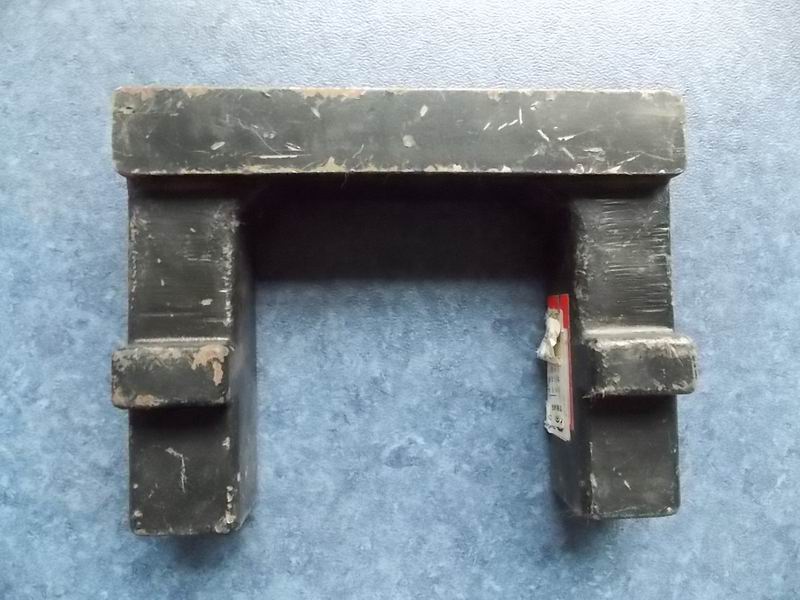 Rear axle limit block-right