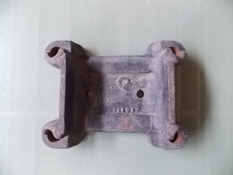 D The lower left pallet of the rear axle (with axle)