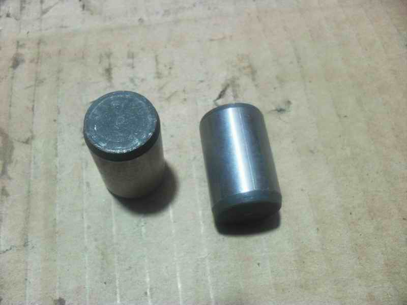 Half shaft sleeve positioning pin