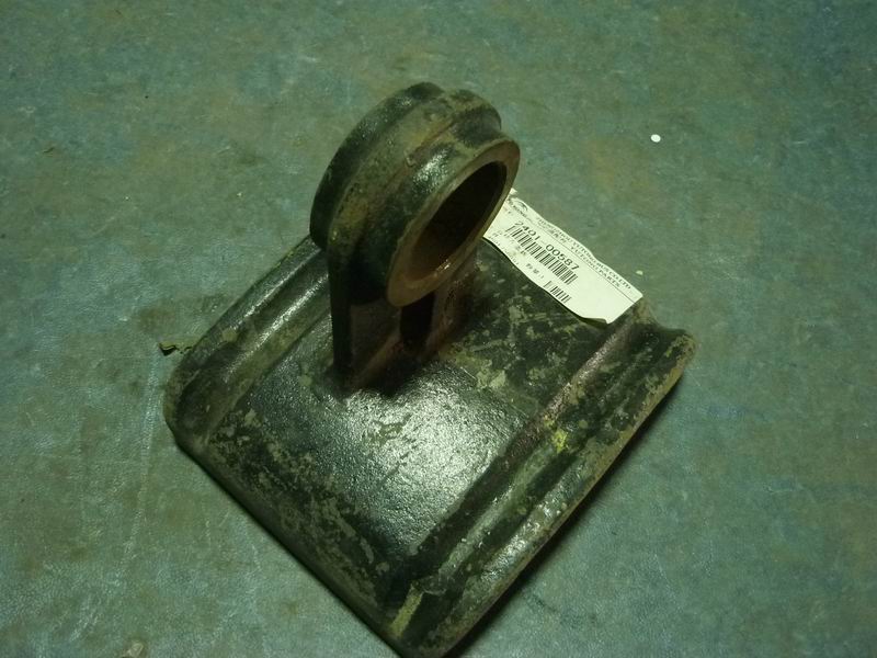 Right cover plate of rear axle