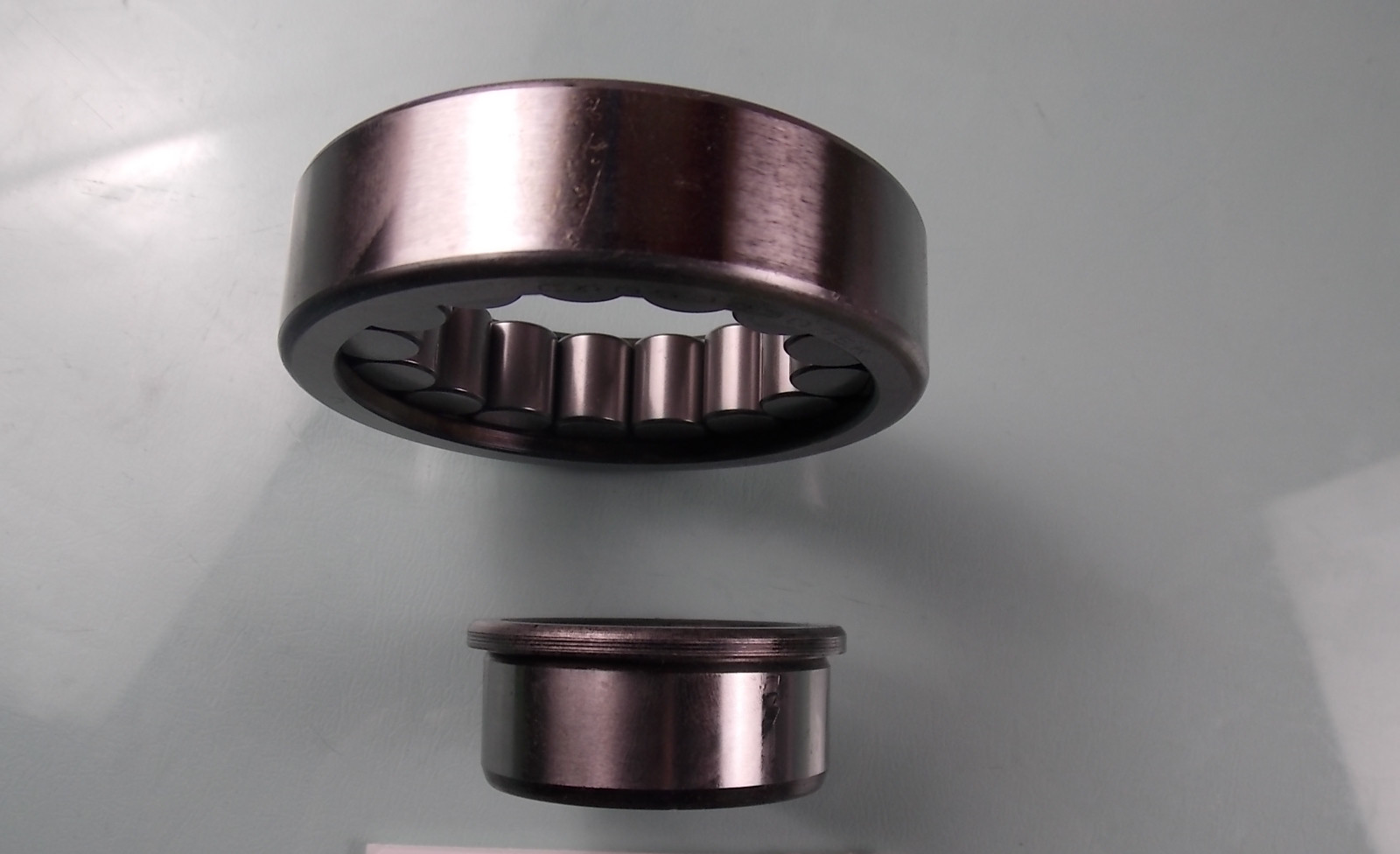 Active bevel gear rear bearing