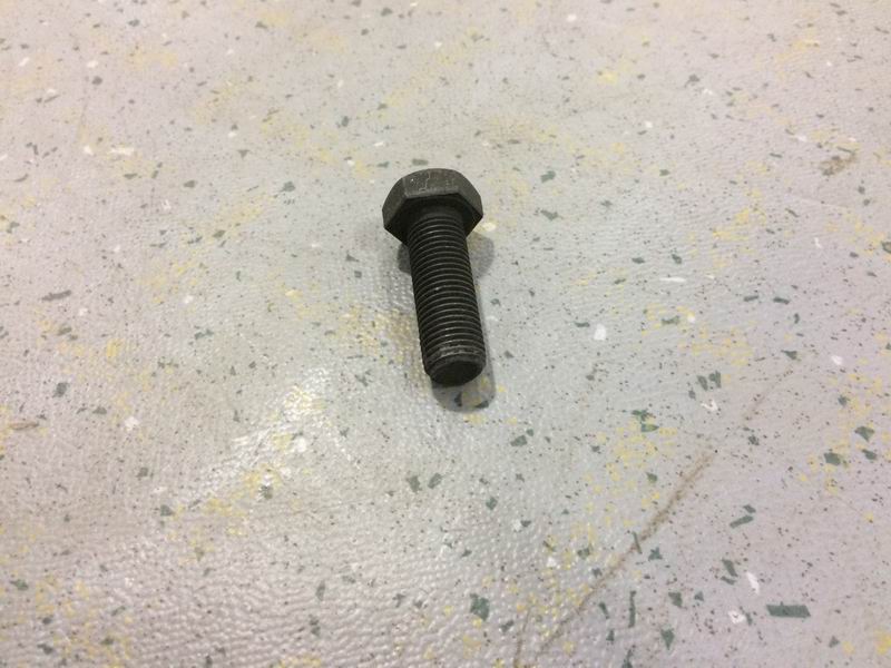 Болтами соедините основной отвод и корпус заднего моста; удалить то же самое, что и 3114-00267