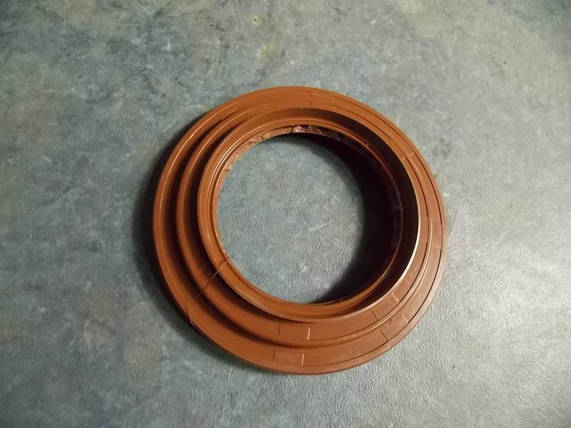 Активный сальник конической передачи; внешний диаметр 148 ; диаметр губы 90 ; высота 26