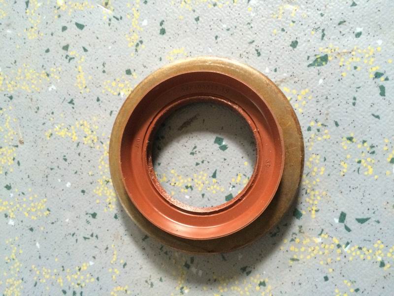 Active bevel gear oil seal