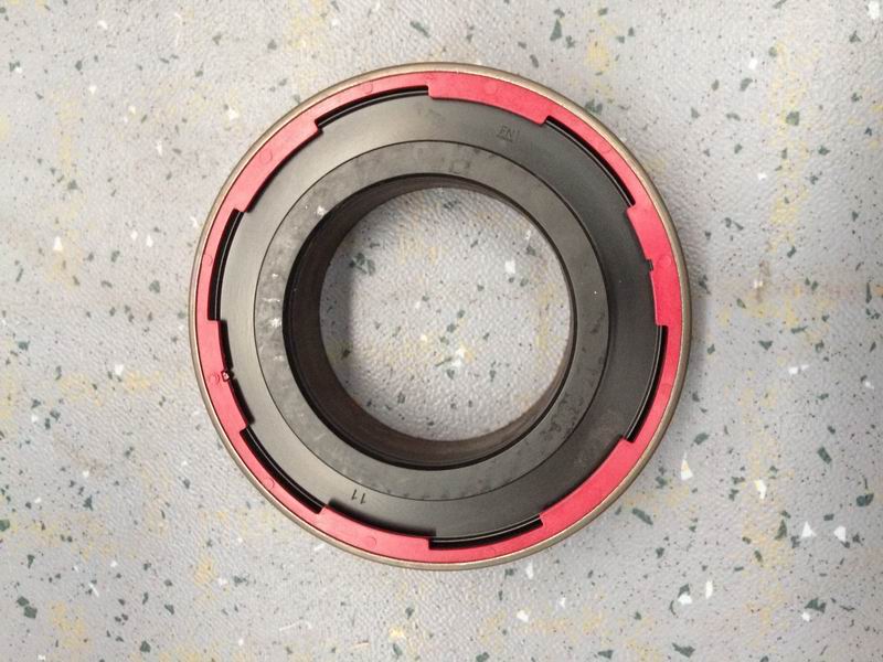 Active bevel gear oil seal