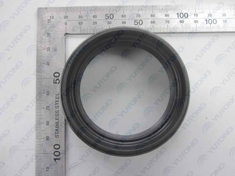 Active bevel gear oil seal