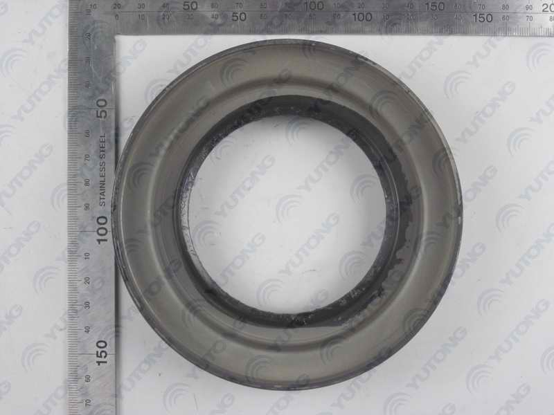 Активный сальник конической передачи; внешний диаметр 135 ; диаметр губы 80 ; высота 26