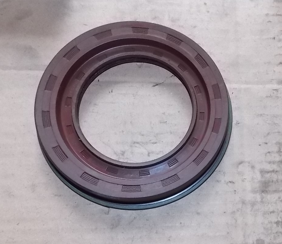 Active bevel gear oil seal