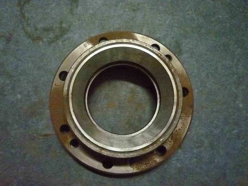 Active bevel gear bearing seat; can be replaced by 2402-00069