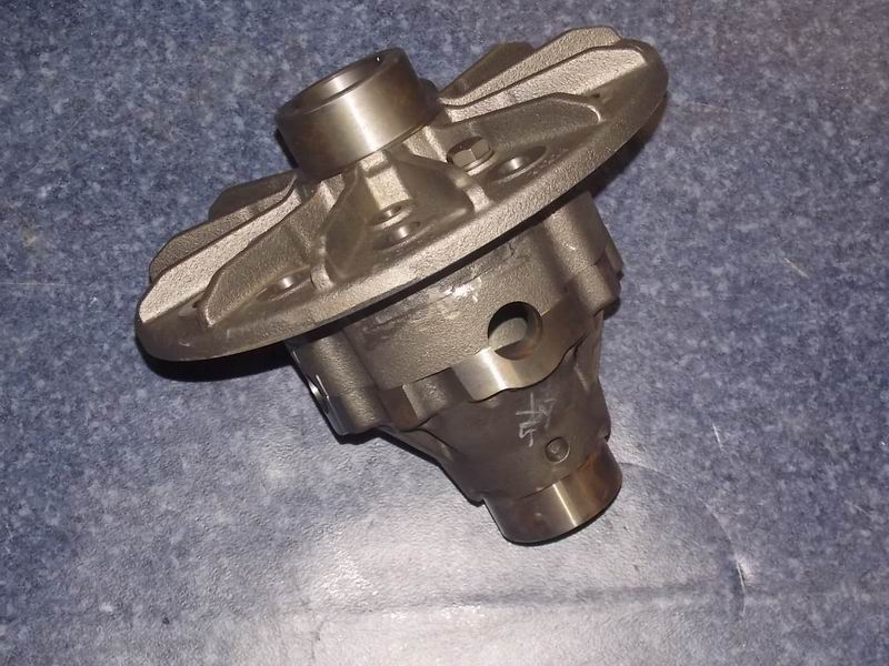 Differential housing assembly