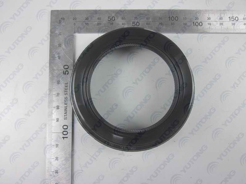 Active bevel gear oil seal