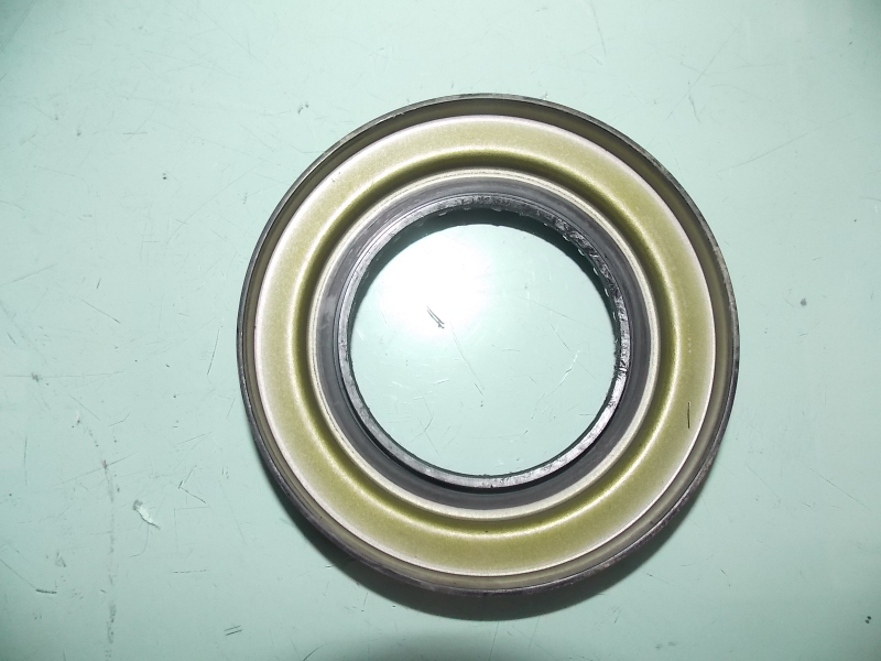 Активный сальник конической передачи; внутренний диаметр 80 ; внешний диаметр 135 ; толщина 26