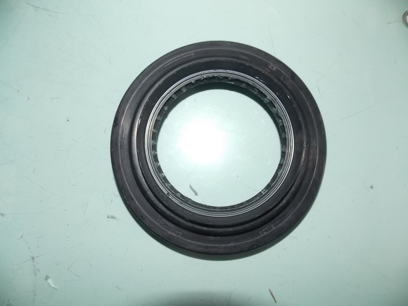 Активный сальник конической передачи; внутренний диаметр 80 ; внешний диаметр 135 ; толщина 26-1