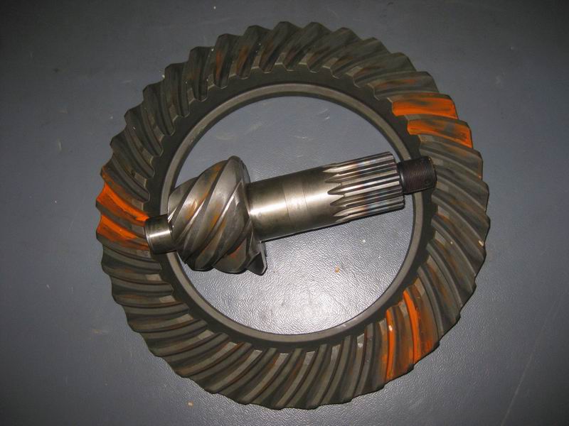 Main driven bevel gear (i=5.286)