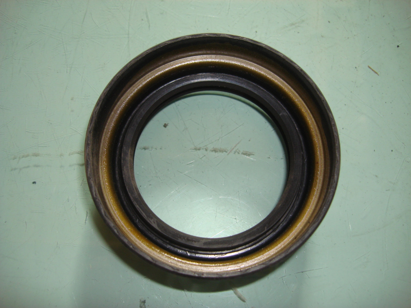 Active bevel gear oil seal
