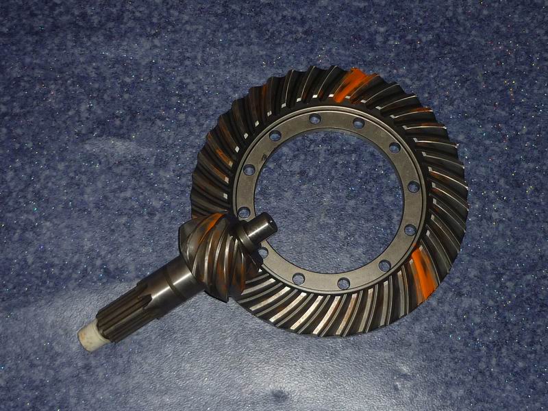 Main driven bevel gear I=4.875
