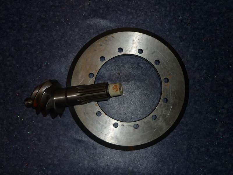 Main driven bevel gear I=4.875-1