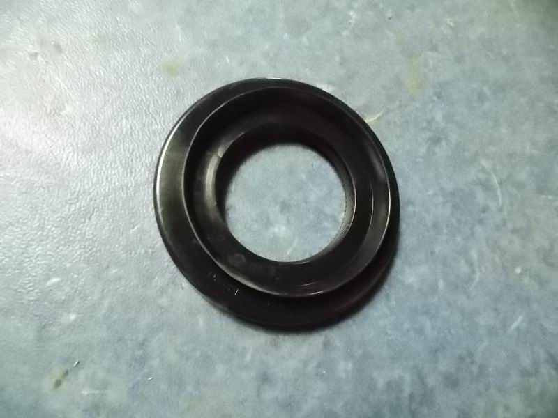 Активный сальник конической передачи; удалил так же, как 2403-00973