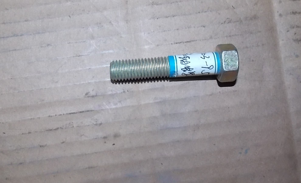 Rear axle half shaft bolt