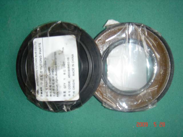 Active bevel gear oil seal