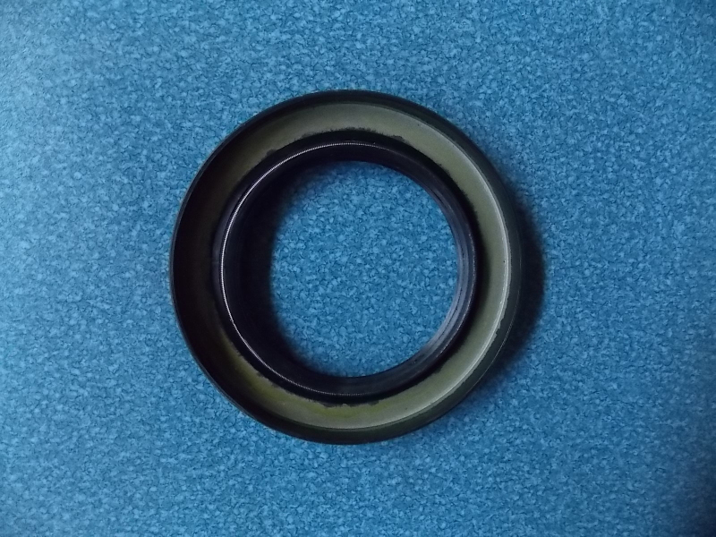 Active bevel gear oil seal