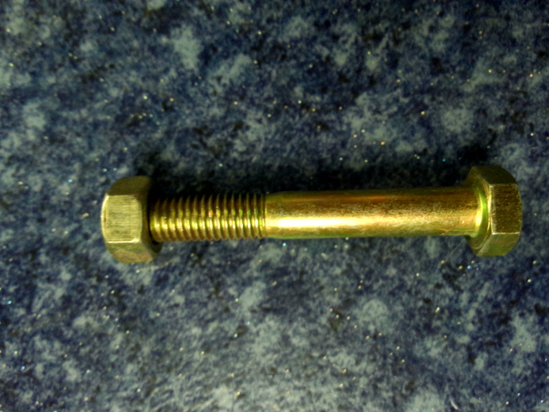 Differential housing bolts