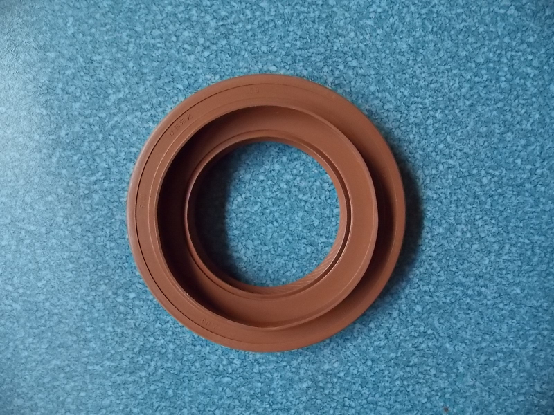 Active bevel gear oil seal