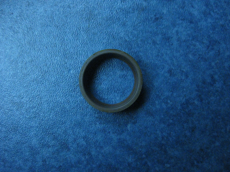 Сальник полуоси заднего моста; внутренний диаметр*наружный диаметр= 41 * 47