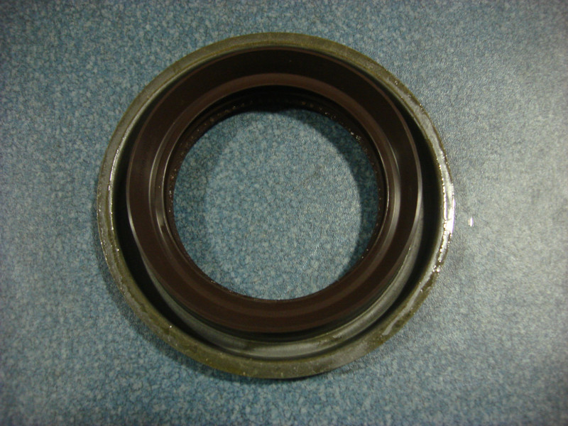 Active bevel gear oil seal; inner diameter 76.2; outer diameter 127; thickness 25